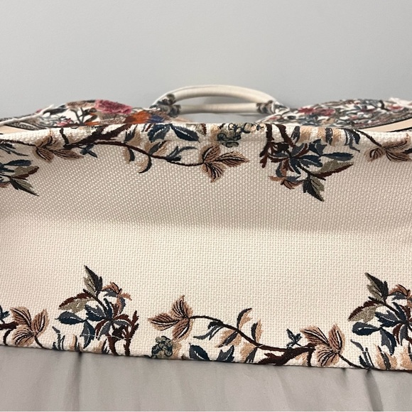 Book Tote Large size 2023 spring collection - Picture 10 of 10